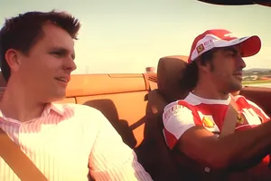 «¿No confías en mí? Te voy a demostrar que puedes hacerlo»: la lección de Alonso a un periodista con un Ferrari en Maranello