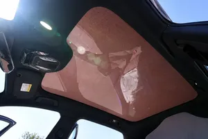 Aparcar al sol podría dejar de ser tan mala idea: Hongqi convierte el techo del coche en un panel solar