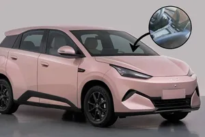 El BYD Dolphin Surf quiere dejar de ser un eléctrico pequeño: más de 400 km y un interior completamente renovado