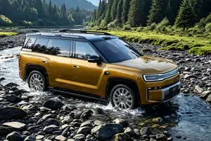 BYD noquea al Mercedes GLS con un PHEV de 6 plazas y 310 km eléctricos