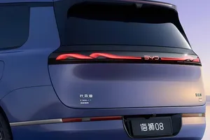 El nuevo BYD Sealion 08 pone patas arriba los SUV Premium con un PHEV de 400 km de autonomía