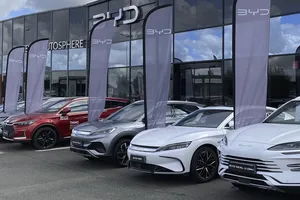 BYD y Xpeng arrasan en Europa, pero sus concesionarios acumulan hasta 100.000 euros pendientes de cobro
