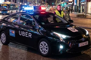 De recoger pasajeros a perseguir a un sospechoso: el viaje más surrealista de un conductor de Uber