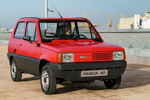De Vigo a Barcelona, los coches que han hecho historia en España: 10 modelos que llevan décadas saliendo de nuestras fábricas (Parte I)