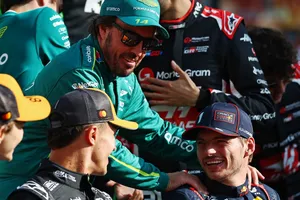 Fernando Alonso: «Max Verstappen es un 9,9; el 10 solo me lo pongo yo»