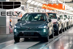 BYD ya no compite exactamente con coches chinos: Geely usará fábricas de Ford y Volvo para crecer desde Europa