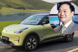 El fundador de Geely deja el mando tras 40 años: la batalla con BYD entra en una nueva era