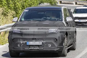 El Genesis GV90 llega para plantar cara a Bentley con 666 CV, pero su enorme batería deja una autonomía que sorprende