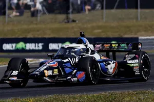 Felix Rosenqvist gana un igualadísimo cara a cara contra Álex Palou por la pole de Portland