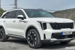 El KIA Sorento ya roza los 300 CV, las mejoradas versiones híbridas se estrenan en España
