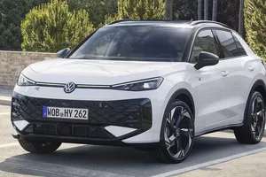 Llega el Volkswagen T-Roc que planta cara al Toyota C-HR, la esperada versión híbrida HEV ya tiene precio en España