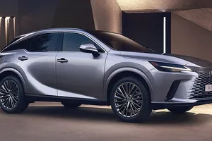 El Mercedes GLE de Lexus se renueva: llega el nuevo RX 2027 con hasta 371 CV de puro motor híbrido y hasta 5 acabados