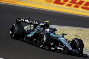 Alonso da pie a la esperanza y Antonelli subyuga rivales en la 'vuelta al cole'