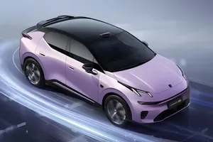 El Lynk & Co 02 estrena el revolucionario motor de Geely que integra 16 componentes en uno y carga en solo 12 minutos