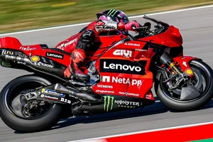 Michele Pirro defiende el desarrollo de Ducati en MotoGP: «Nunca se ha hecho nada con mala intención»