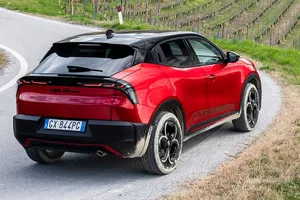 Rinde 145 CV, solo gasta 4,8 litros y, con una dinámica que nadie puede igualar y 3.700 € de rebaja, este SUV italiano desafía la lógica