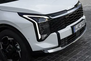 9.500 € menos para el mejor SUV de KIA con 4x4 para escapar de la ciudad, etiqueta ECO y un motor híbrido con 239 CV