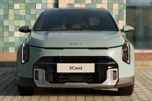Con 6.300 € menos, etiqueta ECO y aire de SUV, el nuevo Kia XCeed pone en aprietos a Dacia