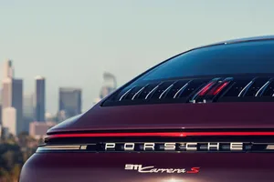 Porsche devuelve al 911 una de sus grandes obsesiones: el Carrera S manual que Europa no podrá conducir