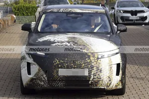 El Range Rover que reniega de ser SUV, cazado en Nürburgring junto a un rival que tiene mucho que enseñarle
