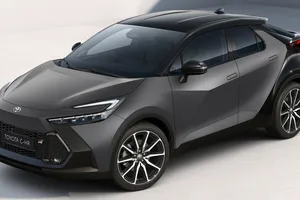 El Toyota C-HR 2027 cambia muy poco, pero estrena una novedad que solo tienen los grandes deportivos