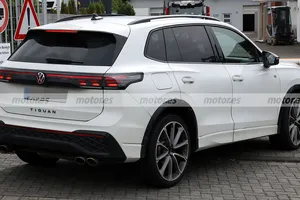Cazado el nuevo Volkswagen Tiguan R, el radical SUV que dejará fuera de juego al CUPRA Terramar con sus más de 300 CV