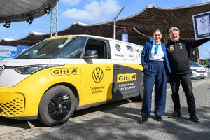 100.000 km por 92 países sin una avería en un ID. Buzz, y una profecía: «La combustión será como el coche de caballos»