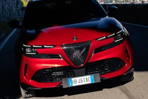 Alfa Romeo Junior, toda la tecnología del Biscione en su SUV más pequeño y accesible