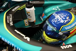 Alonso tira de ironía tras la debacle en Bakú: «Por eso no hicimos la pole»