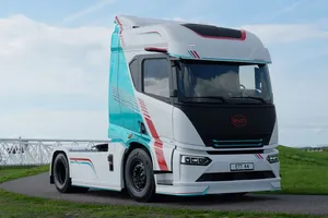 El BYD ETT 44 llega con hasta 1.000 CV y casi 600 km de autonomía para medirse al Tesla Semi
