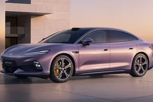 BYD vuelve a elevar el listón de la autonomía: hasta 891 km para superar al Denza Z9 GT europeo