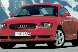 Ni pantallas ni menús interminables: el coche «analógico» gana adeptos en el mercado de ocasión