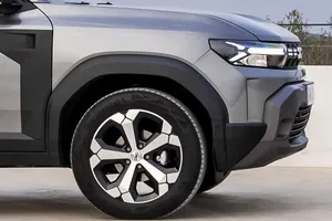 Quince años de reinado empiezan a tambalearse, el Dacia Duster cambiará en 2028 para volver a ganar terreno