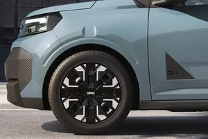 El nuevo Dacia Spring quiere seguir siendo el eléctrico barato de Europa, pero ya tiene un problema con el precio