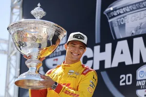 Dominio de Scott McLaughlin para romper su sequía en la celebración de Álex Palou