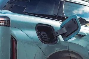 España, rumbo hacia los 300.000 vehículos eléctricos e híbridos enchufables este 2026, pero «no se compra al ritmo suficiente»