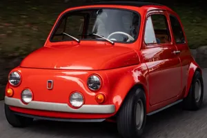 Este FIAT 500 cuesta 175.000 €, lo mismo que un Porsche 911 Carrera Cabriolet