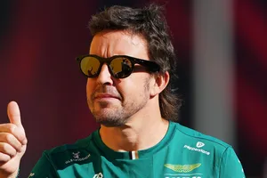 Fernando Alonso renueva con Aston Martin: «Correr es mi vida, mi pasión»