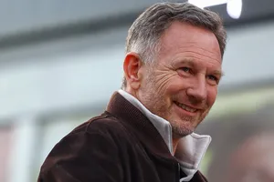 Horner no disimula lo más mínimo, quiere el puesto de un Vasseur cada vez más discutido en Ferrari