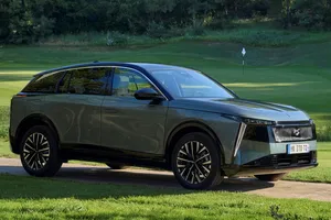 Hoyo en uno y coche nuevo: DS aparca su SUV junto al green y el primero que haga un as se lo lleva