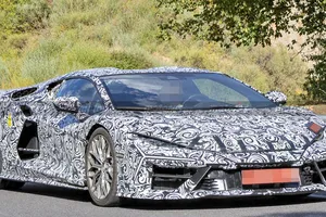 Lamborghini Revuelto: las fotos espía muestran cambios delante y detrás sin ser un modelo nuevo