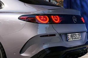 El Mercedes Clase C eléctrico cambia de planes, llegan las versiones para quienes no quieren 489 CV y hasta 800 km de autonomía