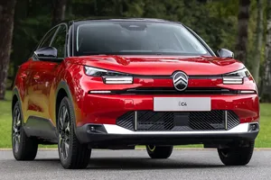 El Citroën ë-C4 es un gran olvidado pero, con 5.900 € de rebaja y 340 km de autonomía, es una compra muy racional
