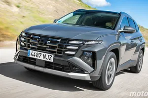 El Hyundai TUCSON híbrido baja más de 10.000 € y cuesta menos que el Toyota Corolla Cross pese a tener 239 CV