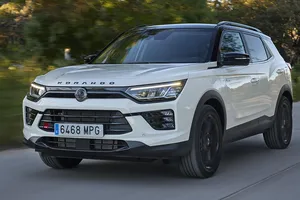 El KGM Korando rebaja 8.000 € su precio y planta cara a los SUV chinos desde 18.650 €
