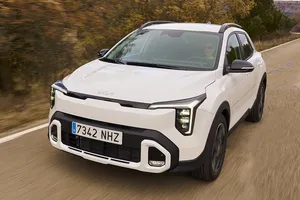 El KIA Stonic lanza un golpe directo al SEAT Arona con 4.600 € de rebaja, es más barato y potente