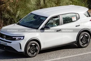 El plan de Opel para el Frontera eléctrico se descubre en estas fotos espía: nueva batería y más de 500 km de autonomía