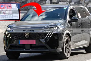 El Peugeot 5008 desvela el plan de Stellantis contra los PHEV chinos: menos autonomía eléctrica para bajar el precio