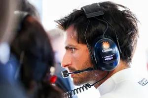 Sainz, mejor que Hamilton desarrollando un F1: «Puede localizar el milisegundo concreto en los datos»