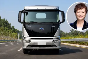 Stella Li, vicepresidenta ejecutiva de BYD: «Nos convertimos en una empresa europea»